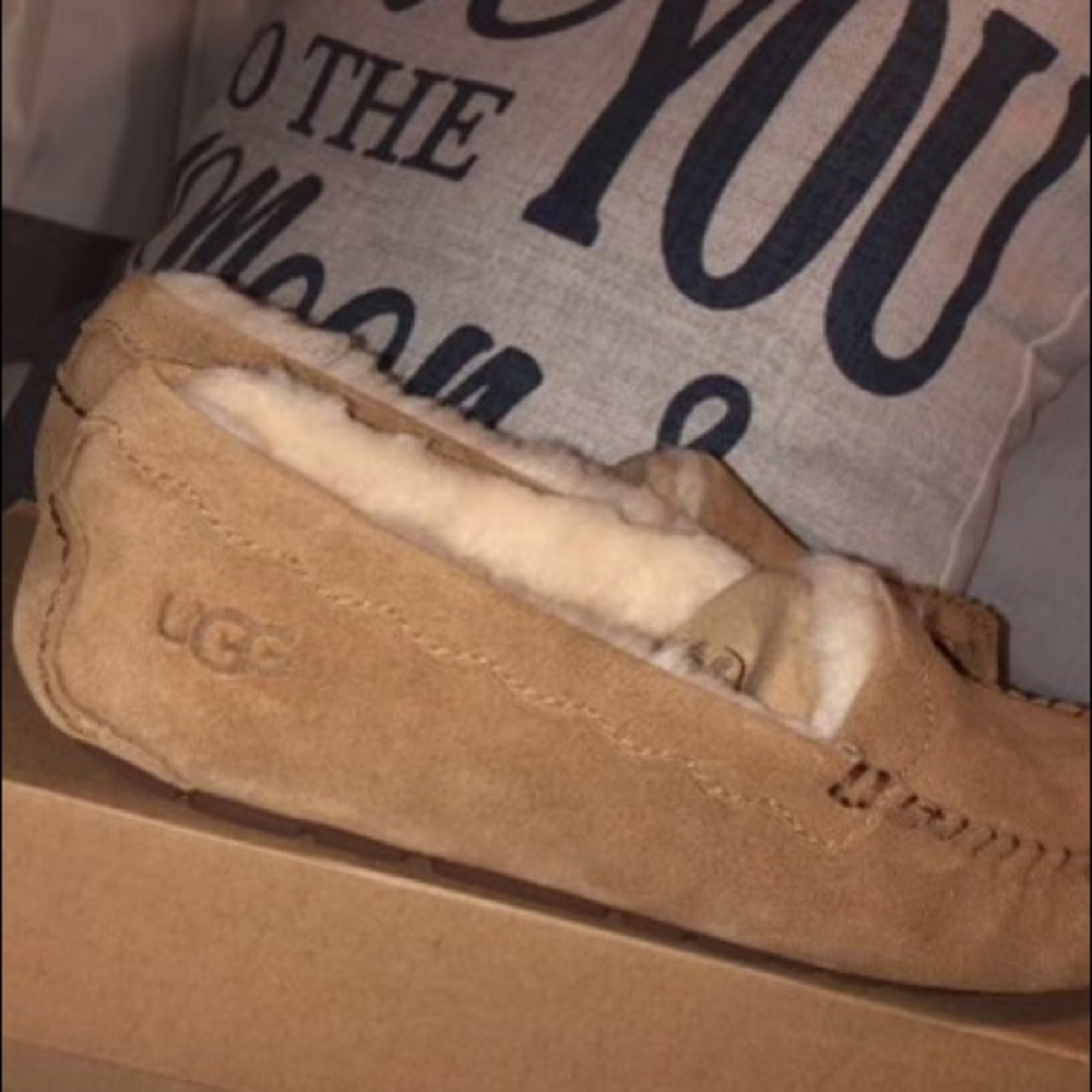 UGG Women's Moccasin Slippers (NEW)